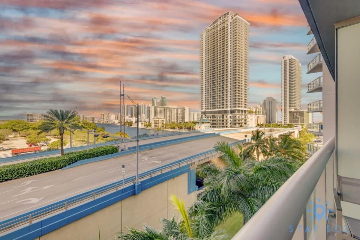 Balcony - Pool - Near Beach - Gym Hallandale Beach Exterior photo