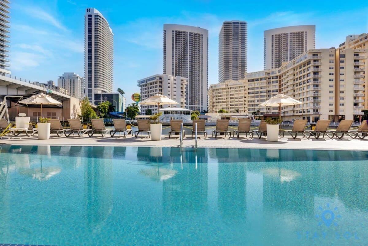 Balcony - Pool - Near Beach - Gym Hallandale Beach Exterior photo